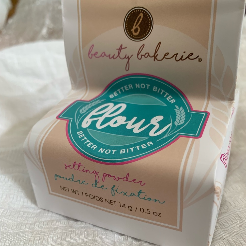 BEAUTY BAKERIE Flour Setting Powder